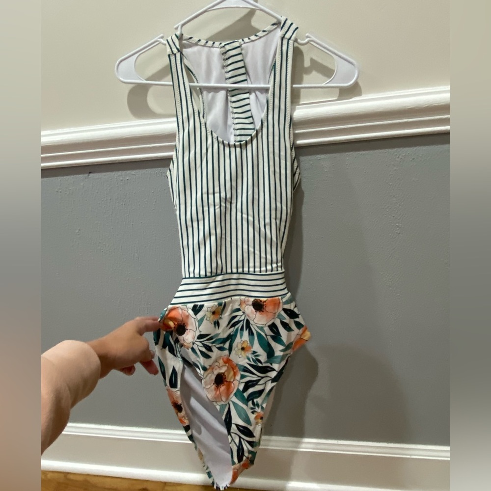 CUPSHE Green Striped Swim